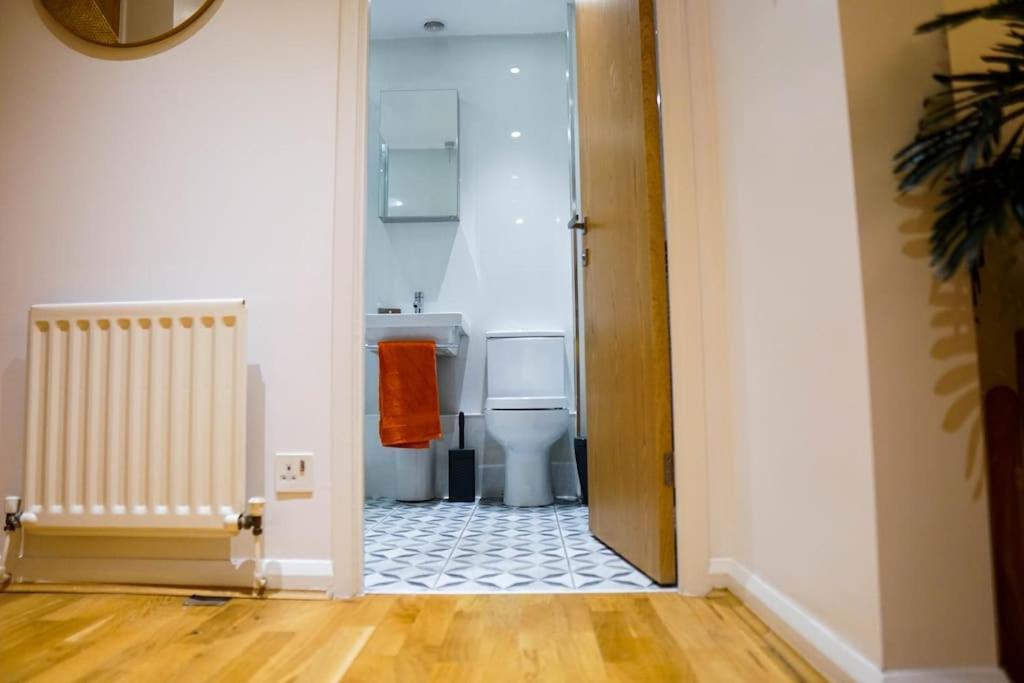 Tower 56 Central, Stylish & Fun Apartment